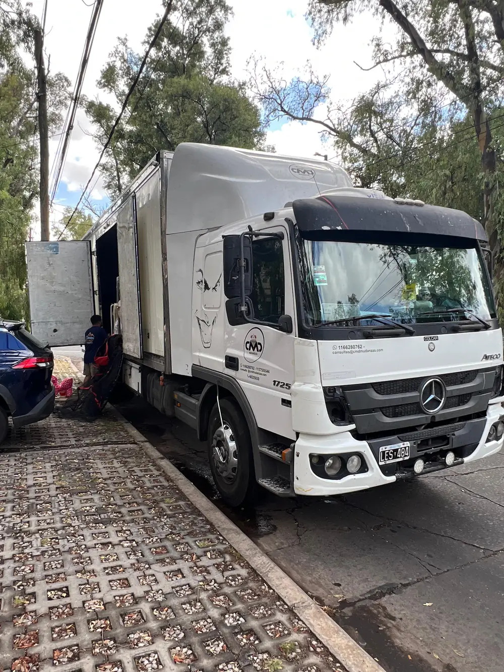 Camión Mercedes-Benz de la flota de Mudandote